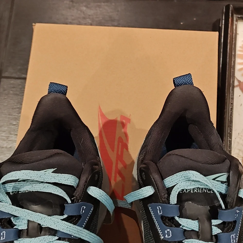 Altra experience Wild Size 8.5 Black/Lt Blue-barely Worn - Picture 6 of 12